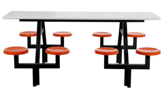 Meja makan perabot kantor dari baja yang dibuat khusus dengan kursi plastik di kantin sekolah
